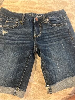 American eagle ladies size 2 denim shorts frayed cuffed hemline